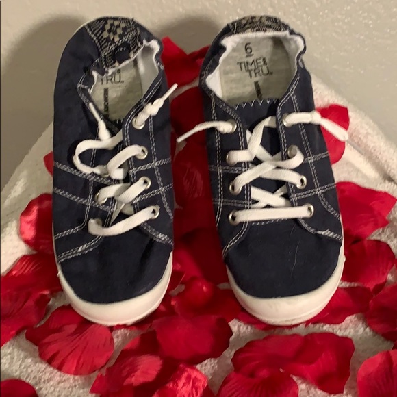 Time and Tru Size 6 New Memory Foam Navy Shoes - Picture 1 of 7